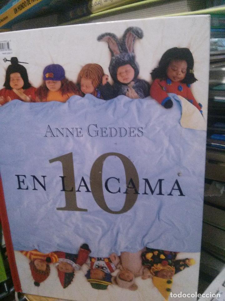 Libros de segunda mano: 10 EN LA CAMA, ANNE GEDDES - Foto 1