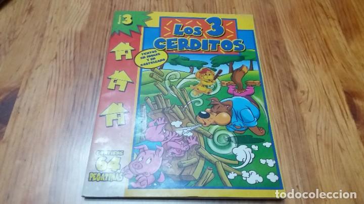 Libros de segunda mano: Libro cuento LOS 3 tres CERDITOS texto en ingles y en espa&ntilde;ol - Foto 1