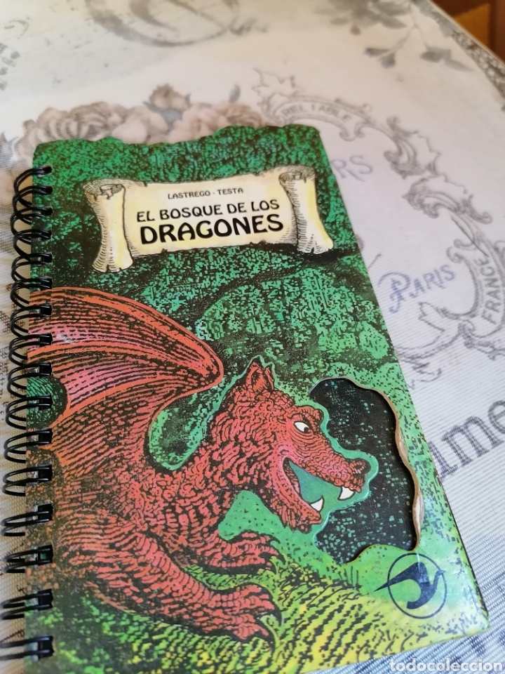 Libros de segunda mano: EL BOSQUE DE LOS DRAGONES.LASTREGO-TESTA.PEQUE&Ntilde;O CUENTO TROQUELADO DESPLEGABLE (RARO)