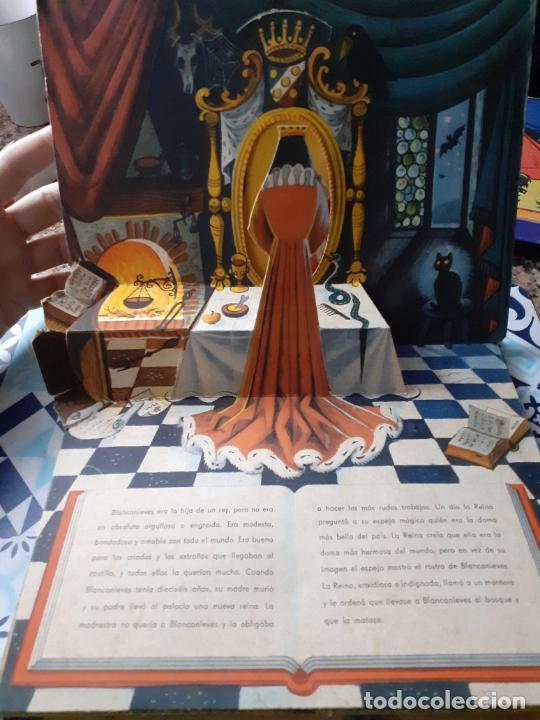 Libros de segunda mano: cuento blancanieves pop up 1967 bancroft y coo - Foto 2