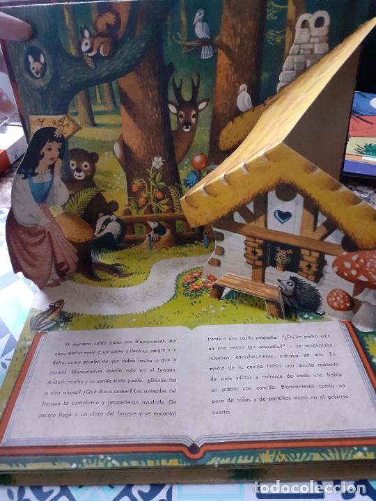 Libros de segunda mano: cuento blancanieves pop up 1967 bancroft y coo - Foto 3