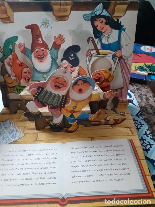 Libros de segunda mano: cuento blancanieves pop up 1967 bancroft y coo - Foto 6