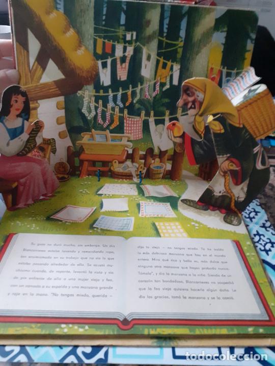 Libros de segunda mano: cuento blancanieves pop up 1967 bancroft y coo - Foto 7
