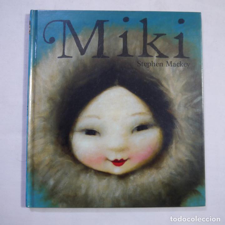 Libros de segunda mano: MIKI - STEPHEN MACKEY - LUMEN - 2009 - 1.&ordf; EDICION - EN CATALAN - Foto 1