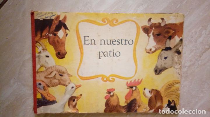 Libros de segunda mano: ANTIGUO CUENTO - EN NUESTRO PATIO - L4 - Foto 1