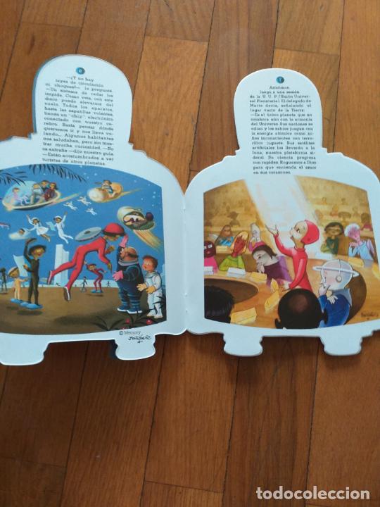 Libros de segunda mano: CUENTO DE FERRANDIZ AMADEO ASTRONAUTA CONTIENE LINTERNA - Foto 2