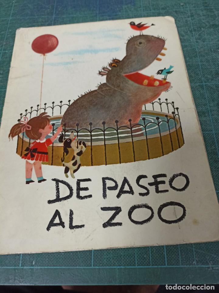 Libros de segunda mano: Cuentos. De paseo al Zoo. - Foto 1