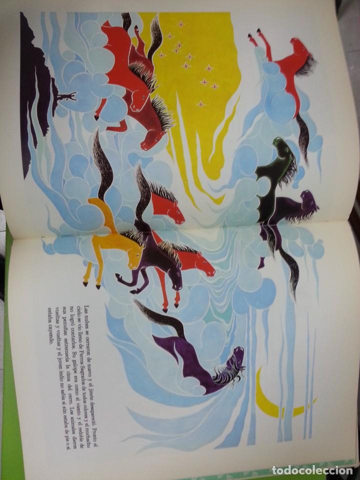 Libros de segunda mano: EL DON DEL PERRO SAGRADO - PAUL GOBLE - Foto 2