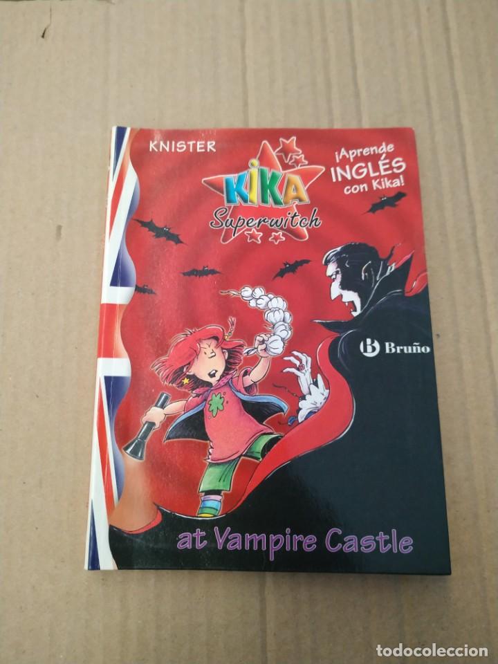 Libros de segunda mano: Kika Superwitch at Vampire Castle - Knister. Bru&ntilde;o - Foto 1