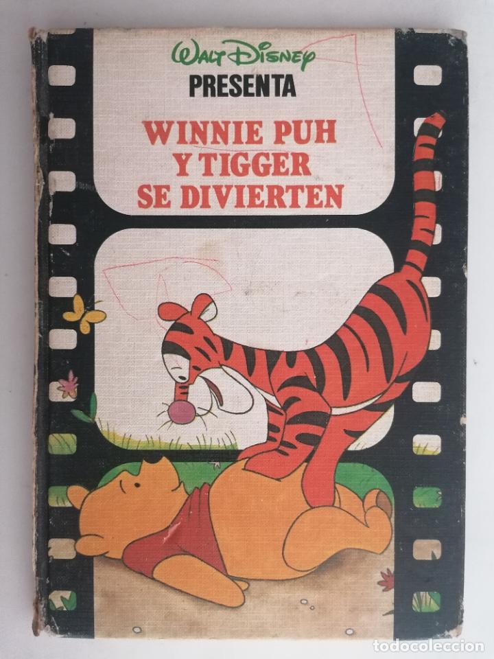 Libros de segunda mano: WALT DISNEY PRESENTA WINNIE PUH Y TIGGER SE DIVIERTEN - Foto 1