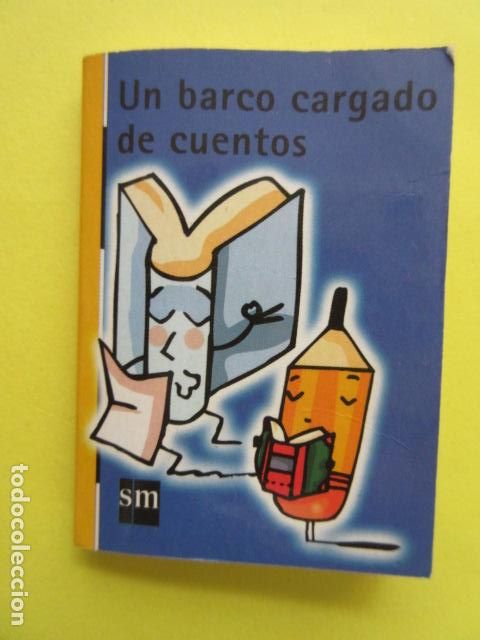 Libros de segunda mano: MINI LIBRO UN BARCO CARGADO DE CUENTOS SM - Foto 1