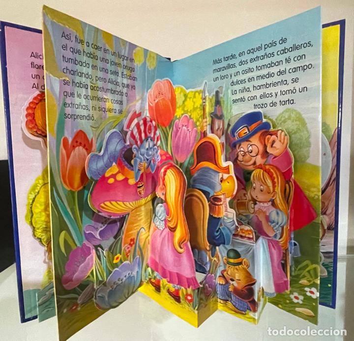 Libros de segunda mano: Alicia * POP UP * - Foto 2