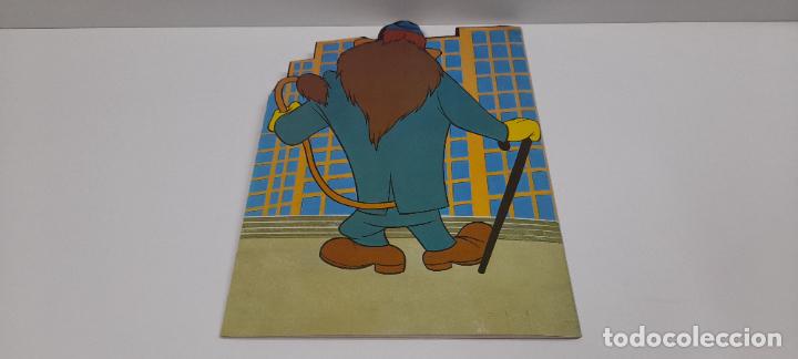 Libros de segunda mano: CUENTO TROQUELADO UN LEON EN LA CIUDAD . EDICIONES TORAY . ORIGINAL A&Ntilde;O 1979 - Foto 10