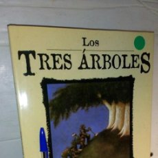 Libros de segunda mano: LOS TRES ÁRBOLES CUENTO TRADICIONAL -RELATADO POR ANGELA ELWELL HUNT E ILUSTRADO POR TIM JONKE- 2002