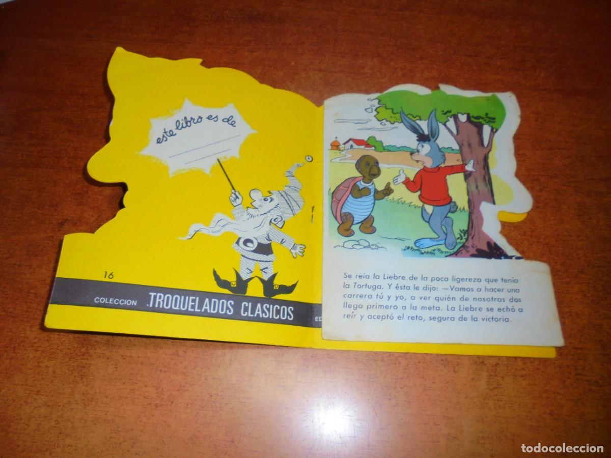 Libros de segunda mano: CUENTO TROQUELADO A&Ntilde;O 1966 EDITORIAL FERMA: LA LIEBRE Y LA TORTUGA. - Foto 2