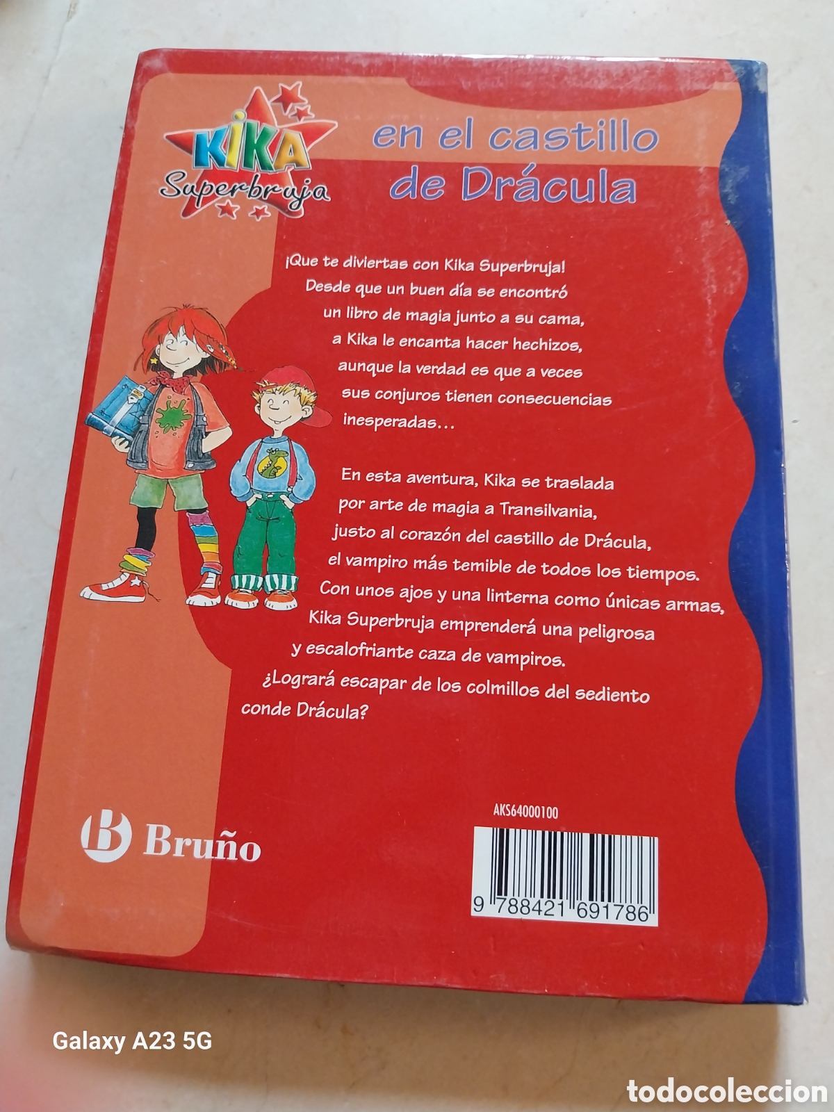 Libros de segunda mano: KIKA SUPERBRUJA . EN EL CASTILLO DE DRACULA . KNISTER . BRU&Ntilde;O - Foto 2
