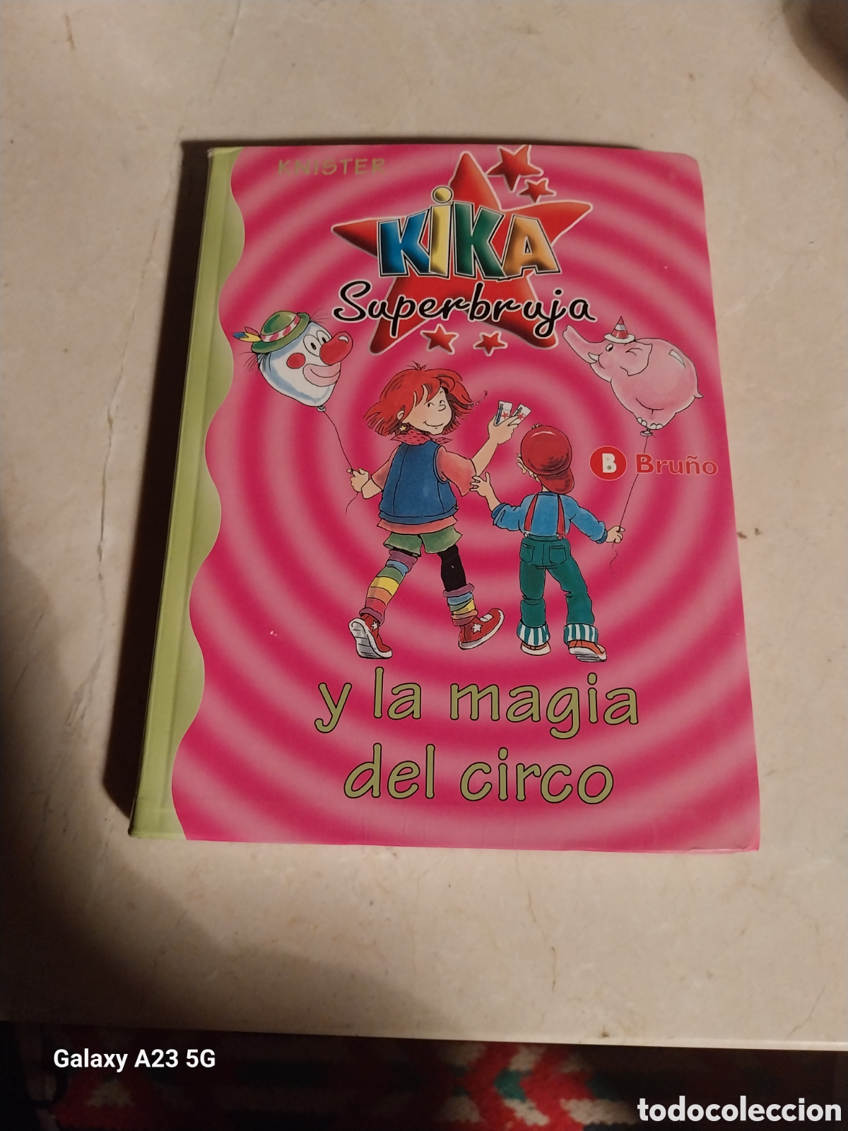 Libros de segunda mano: KIKA SUPERBRUJA . Y LA MAGIA Y EL CIRCO . - Foto 1