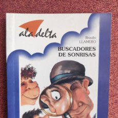 Libros de segunda mano: BUSCADORES DE SONRISAS - BRAULIO LLAMERO