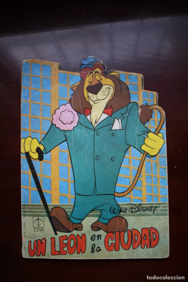 Libros de segunda mano: Cuento troquelado antiguo. Un le&oacute;n en la ciudad. Toray - Foto 1