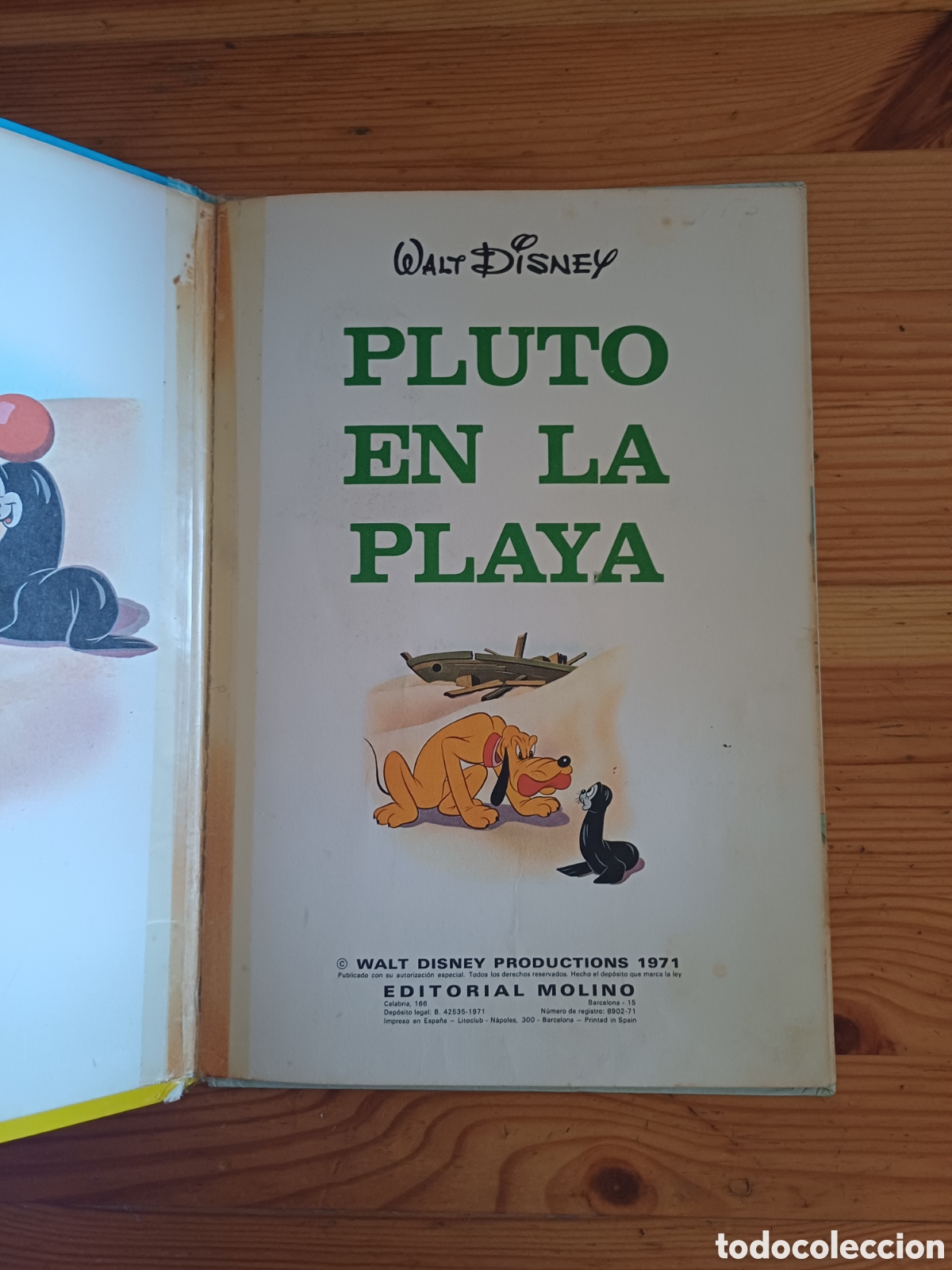 Libros de segunda mano: Pluto en la playa Walt Disney Editorial Molino 1971 - deteriorado - Foto 2