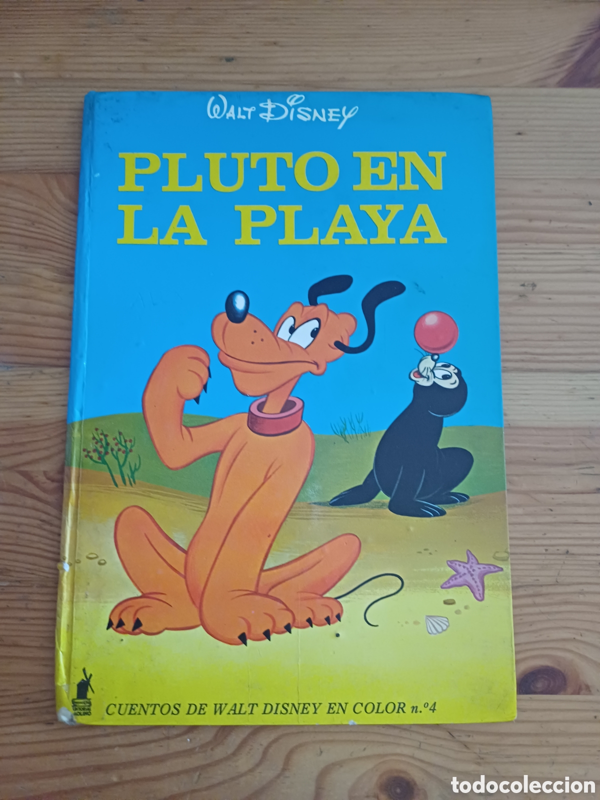 Libros de segunda mano: Pluto en la playa Walt Disney Editorial Molino 1971 - deteriorado - Foto 1
