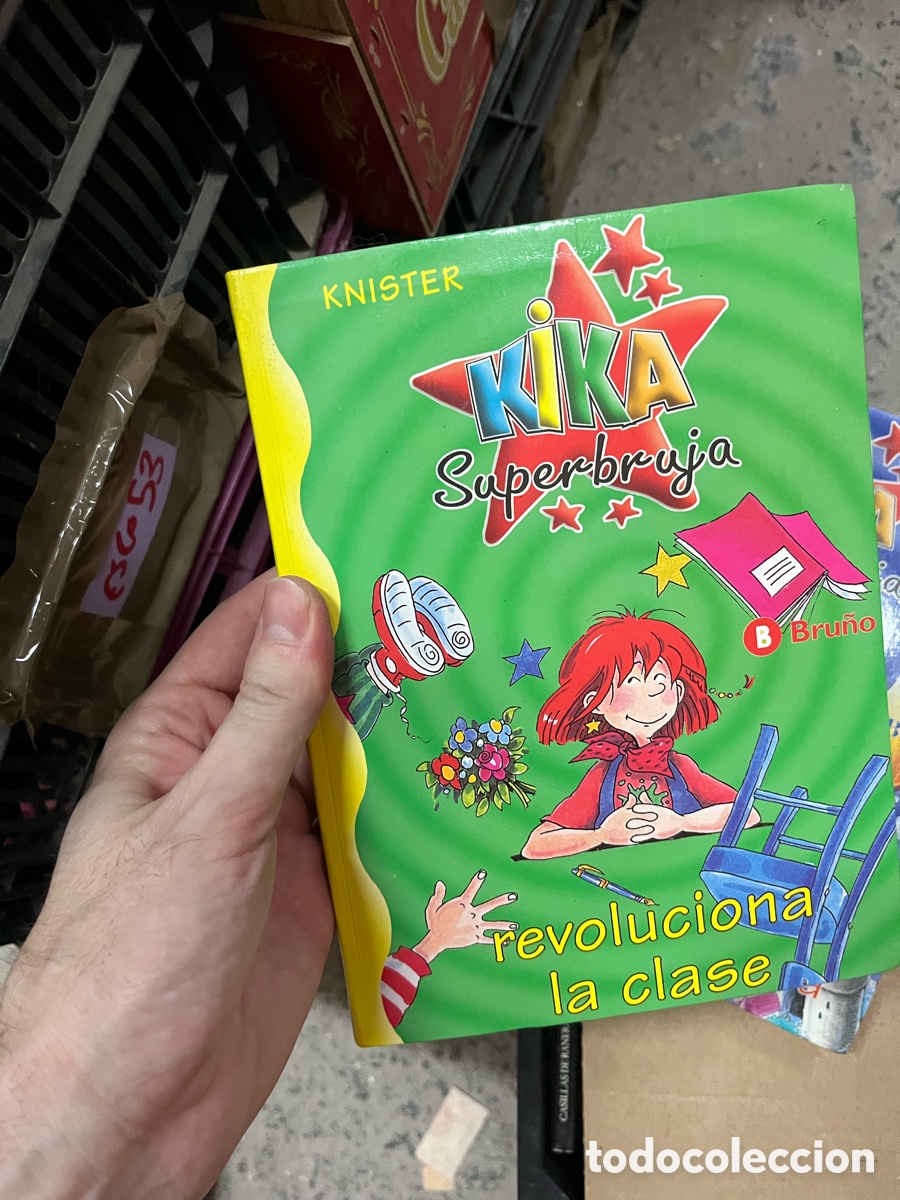 Libros de segunda mano: Esco53 Kika superbruja revoluciona la clase - Foto 1
