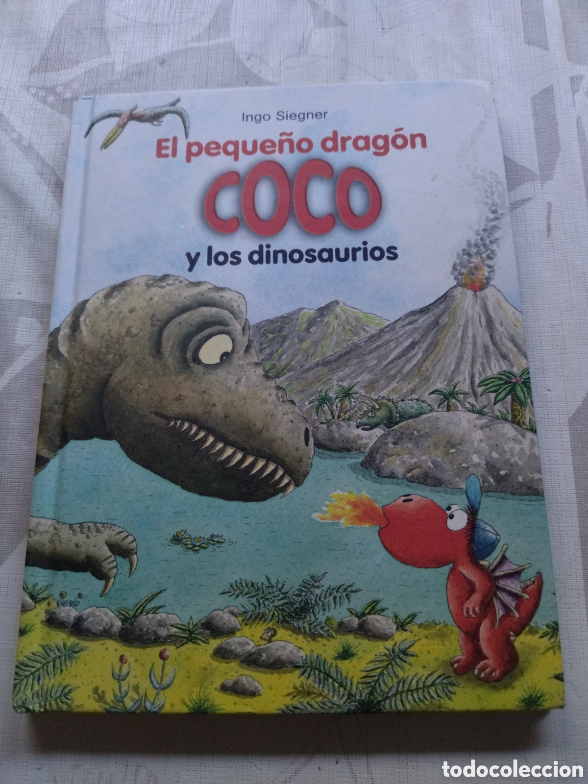Libros de segunda mano: El peque&ntilde;o drag&oacute;n Coco y los dinosaurios. Ingo Siegner - Foto 1