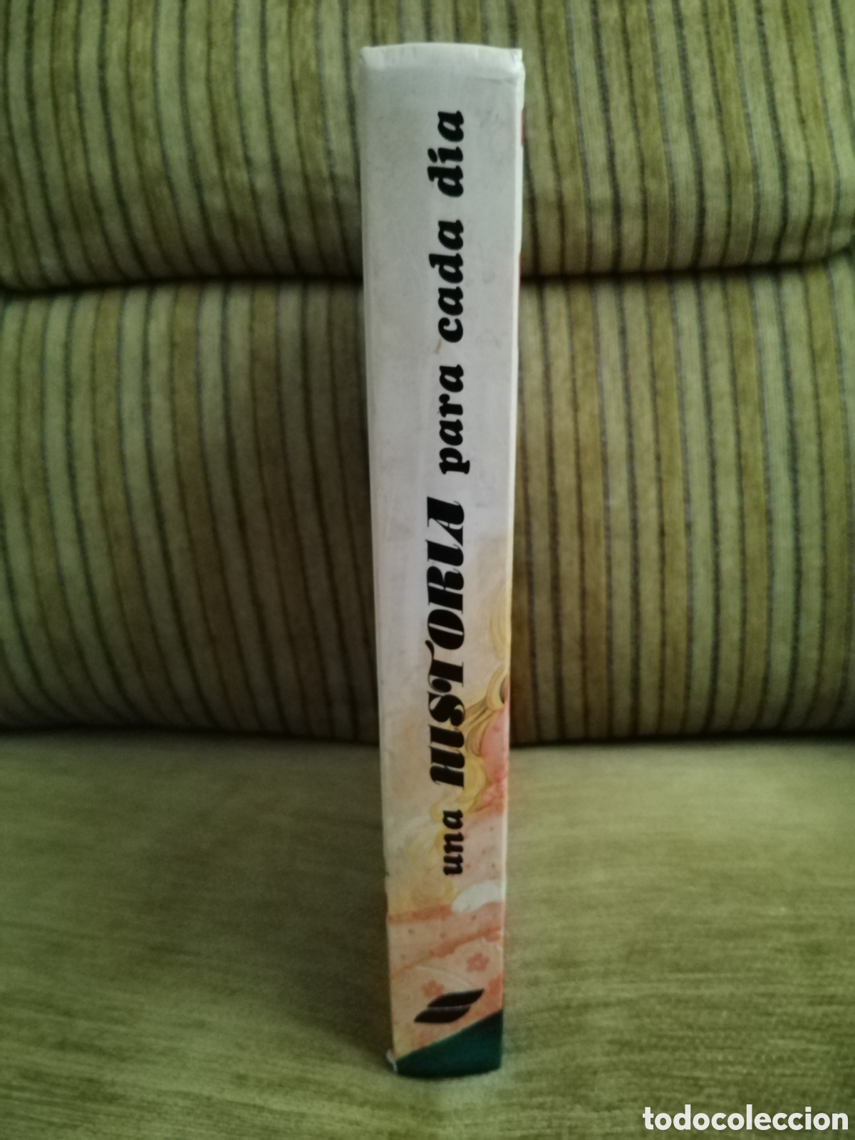 Libros de segunda mano: UNA HISTORIA PARA CADA D&Iacute;A - Foto 2