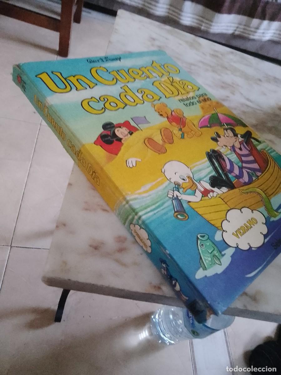Libros de segunda mano: Un cuento cada d&iacute;a de reader,s,digest - Foto 2