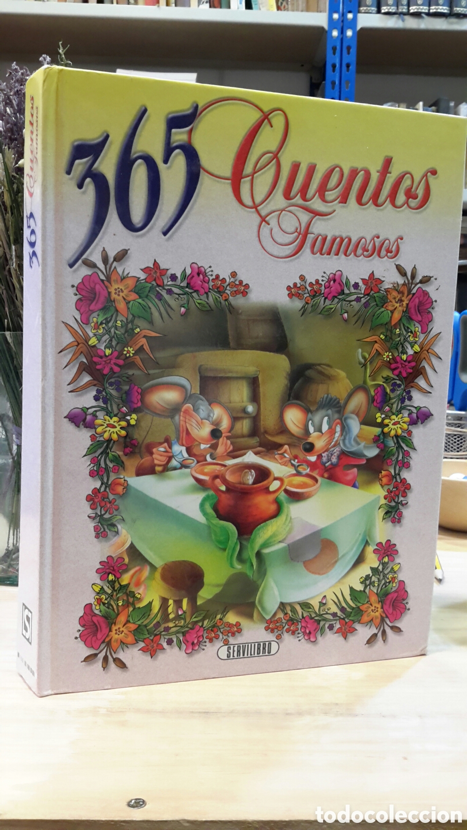 Libros de segunda mano: 365 Cuentos famosos. Servilibro - Foto 1