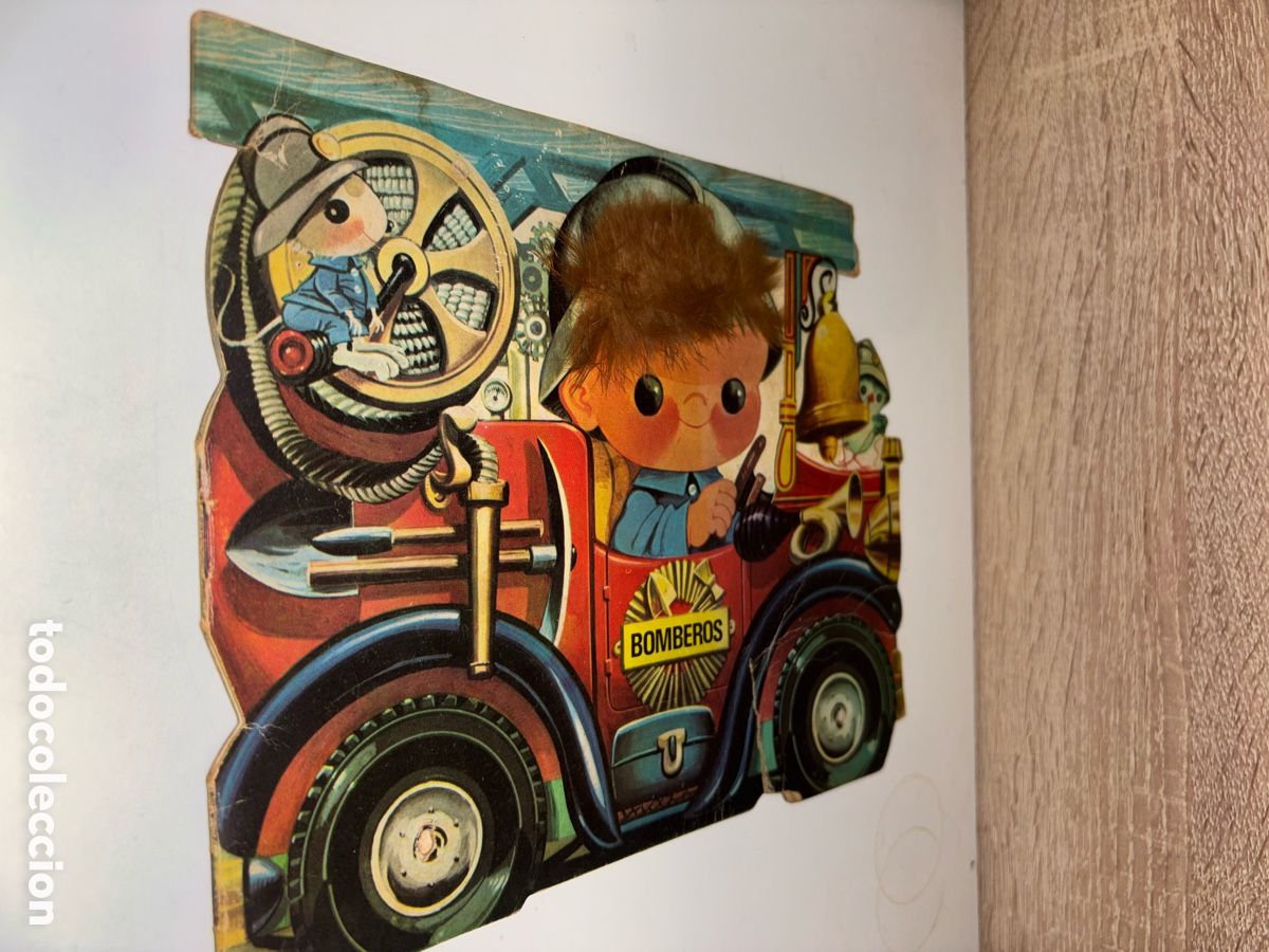 Libros de segunda mano: BOMBEROS. CUENTO TROQUELADO . COLECCION RUN RUN. N&ordm; 1. SEMIC