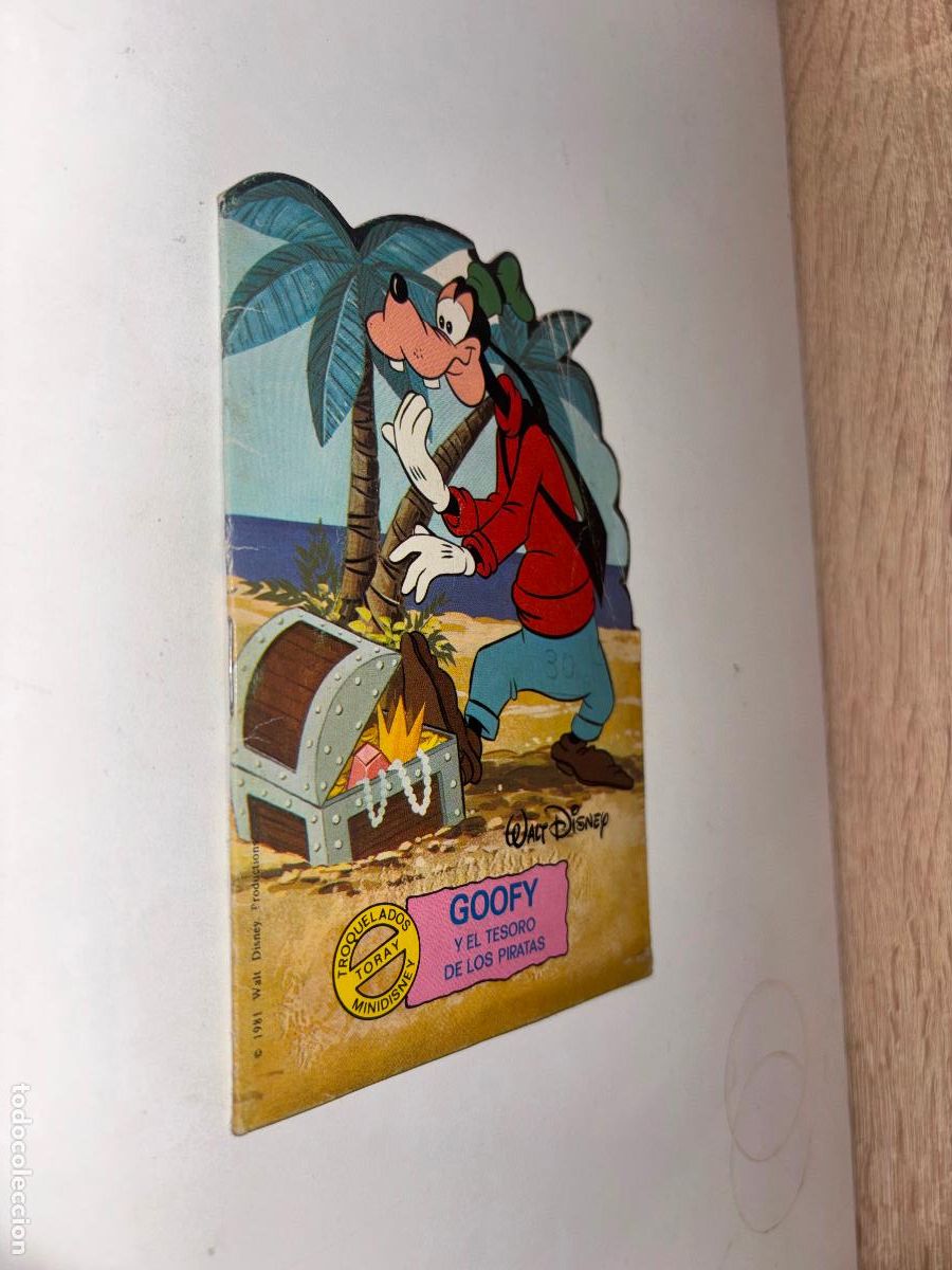 Libros de segunda mano: GOOFY Y EL TESORO DE LOS PIRATAS - WALT DISNEY 1981- CUENTO TROQUELADO TORAY N&ordm; 24.