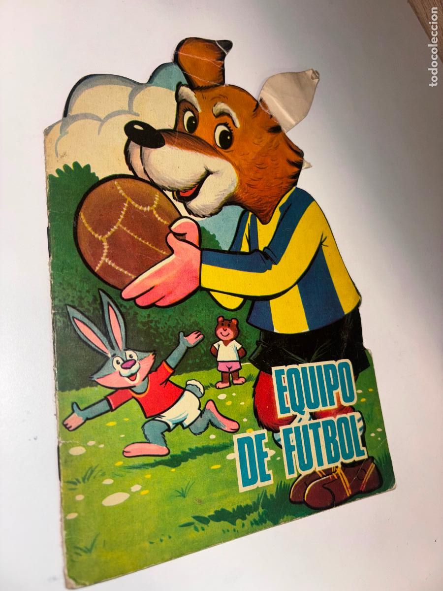 Libros de segunda mano: EQUIPO DE FUTBOL ED TORAY 1967 Cuentos troquelados SERIE ZOO