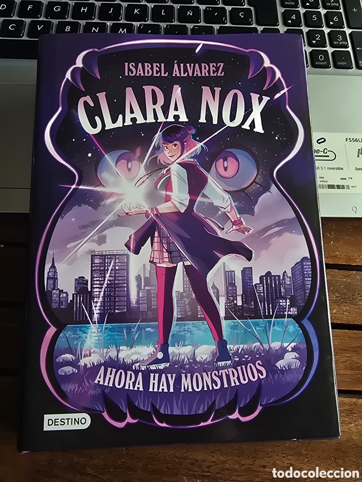 Libros de segunda mano: Clara Nox 1. Ahora hay monstruos &Aacute;lvarez, Isabel Editorial DESTINO INFANTIL 2025