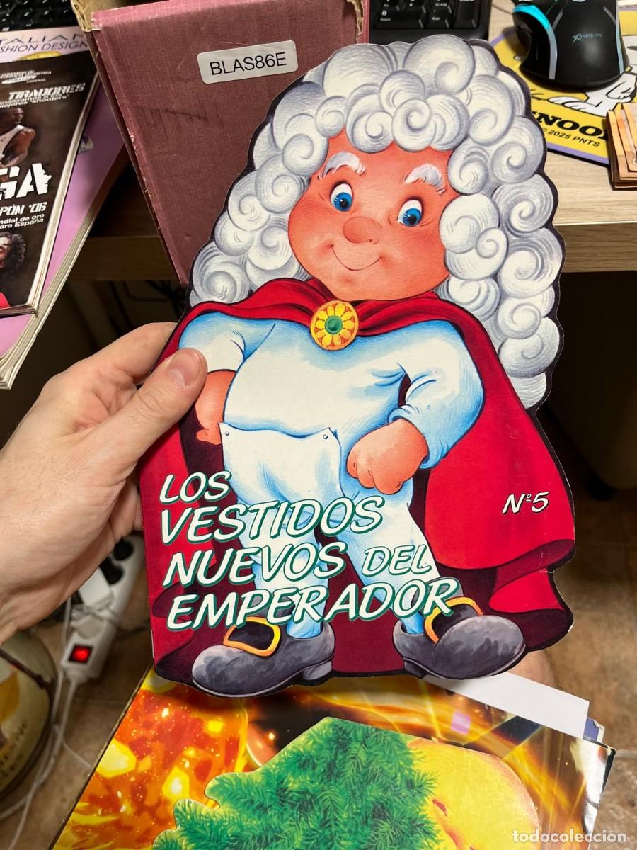Libros de segunda mano: BLAS86E LOS VESTIDOS NUEVOS DEL EMPERADOR CUENTO TROQUELADO