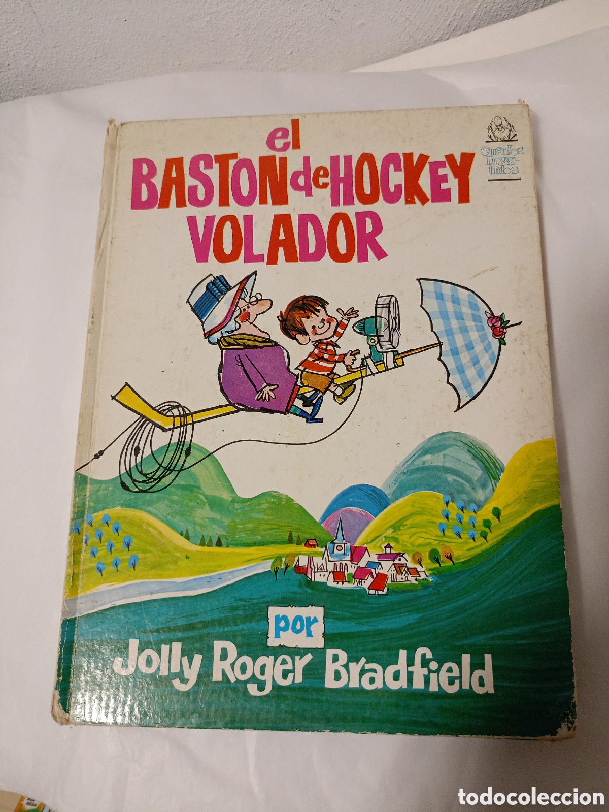 Libros de segunda mano: El bast&oacute;n de hockey volador Jolly Roger Bradfield