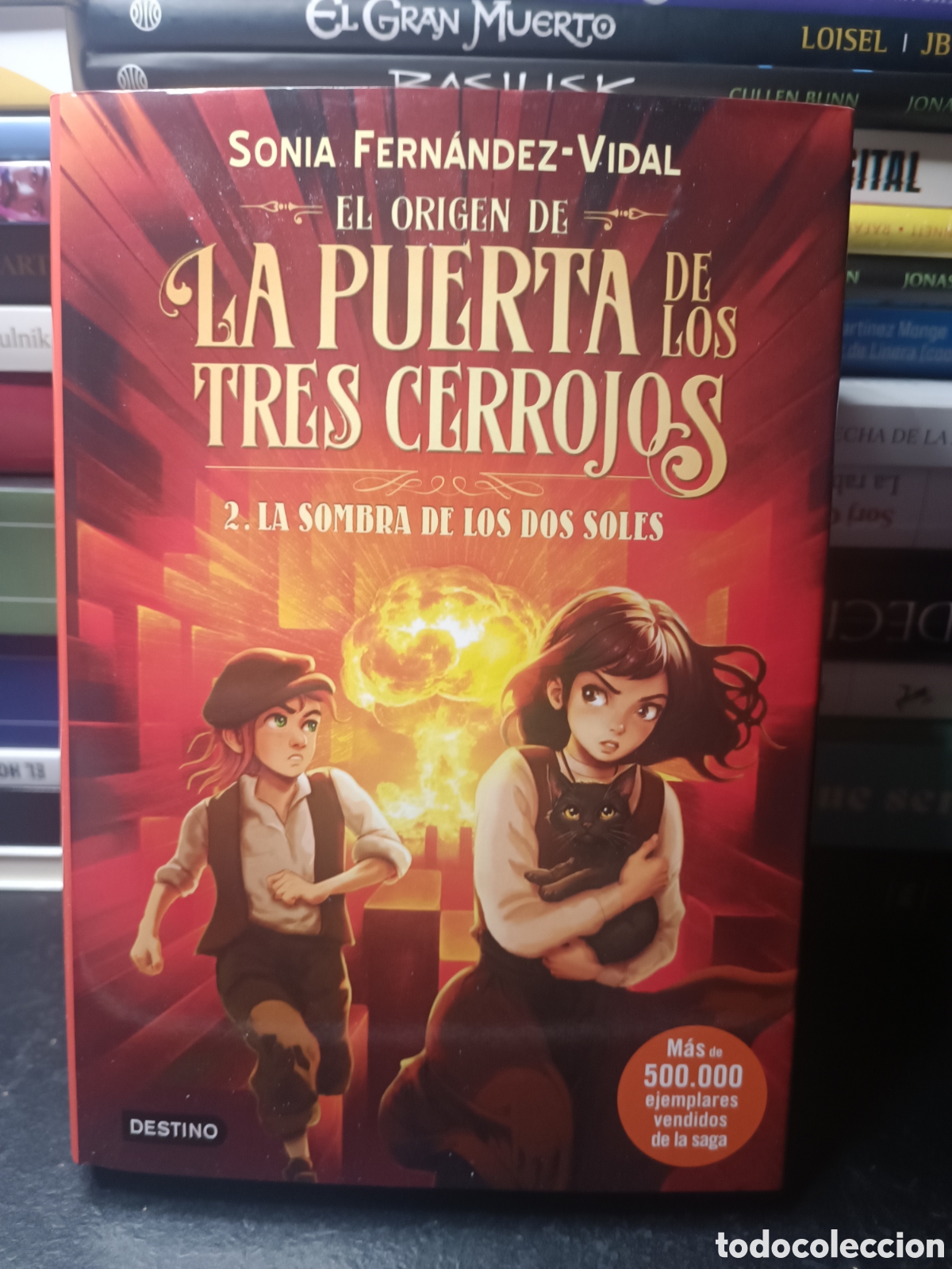 Libros de segunda mano: La puerta de los tres cerrojos 2 la sombra de los dos soles destino 2026 S&oacute;nia Fern&aacute;ndez-Vidal