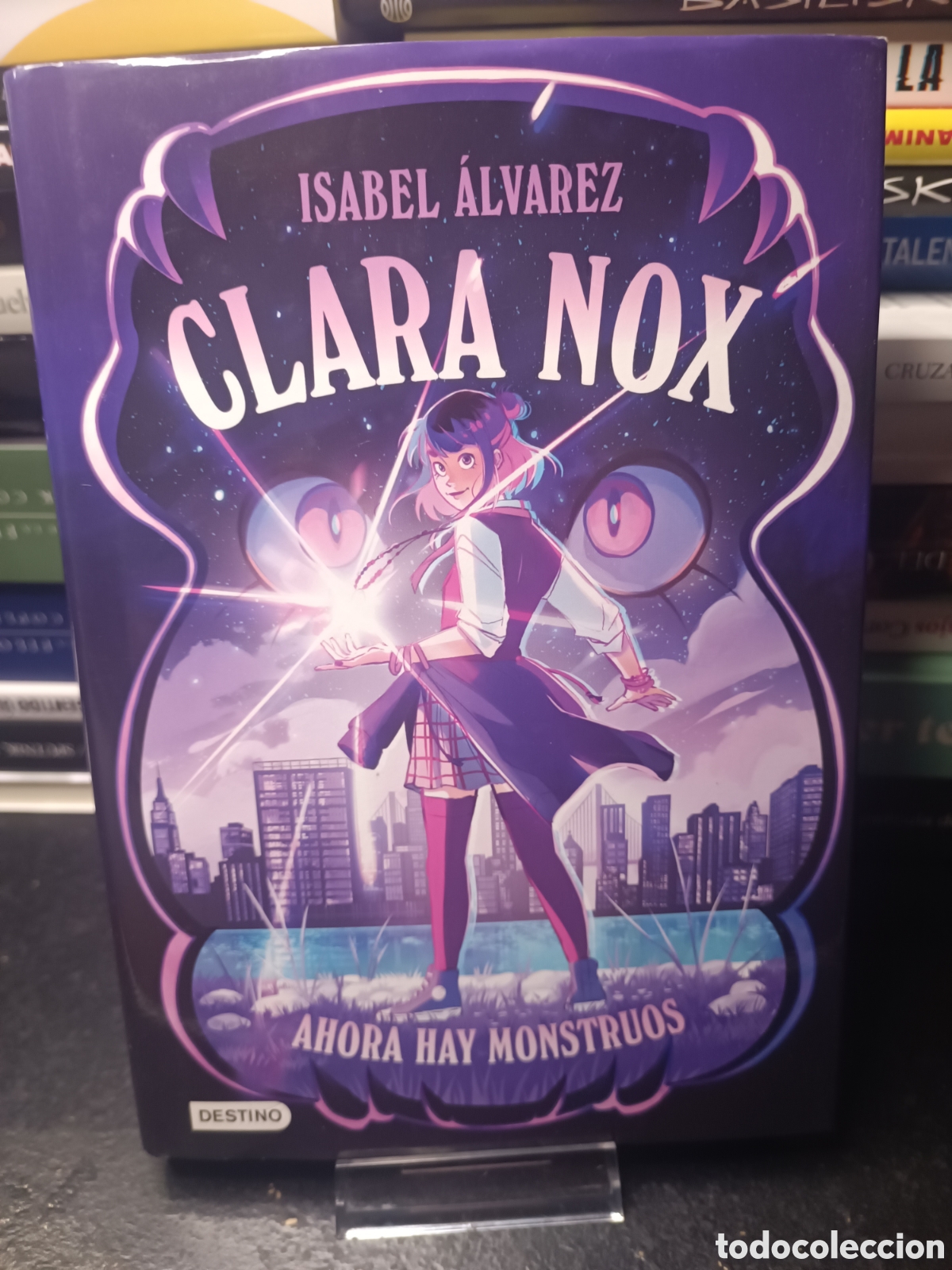 Libros de segunda mano: Clara nox 1 Isabel &Aacute;lvarez ahora hay monstruos destino 2025