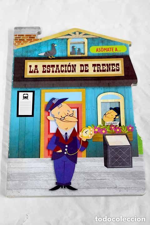 Libros de segunda mano: Libro infantil troquelado. En la estaci&oacute;n de tren. Ediciones Servilibro. Sin fecha. Fatigado