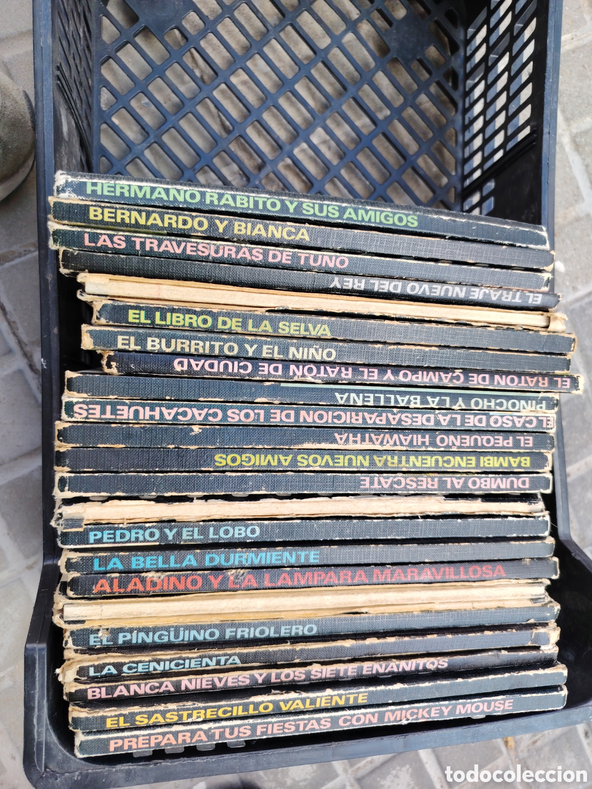 Libros de segunda mano: Wald Disney presenta colecci&oacute;n de 23 cuentos