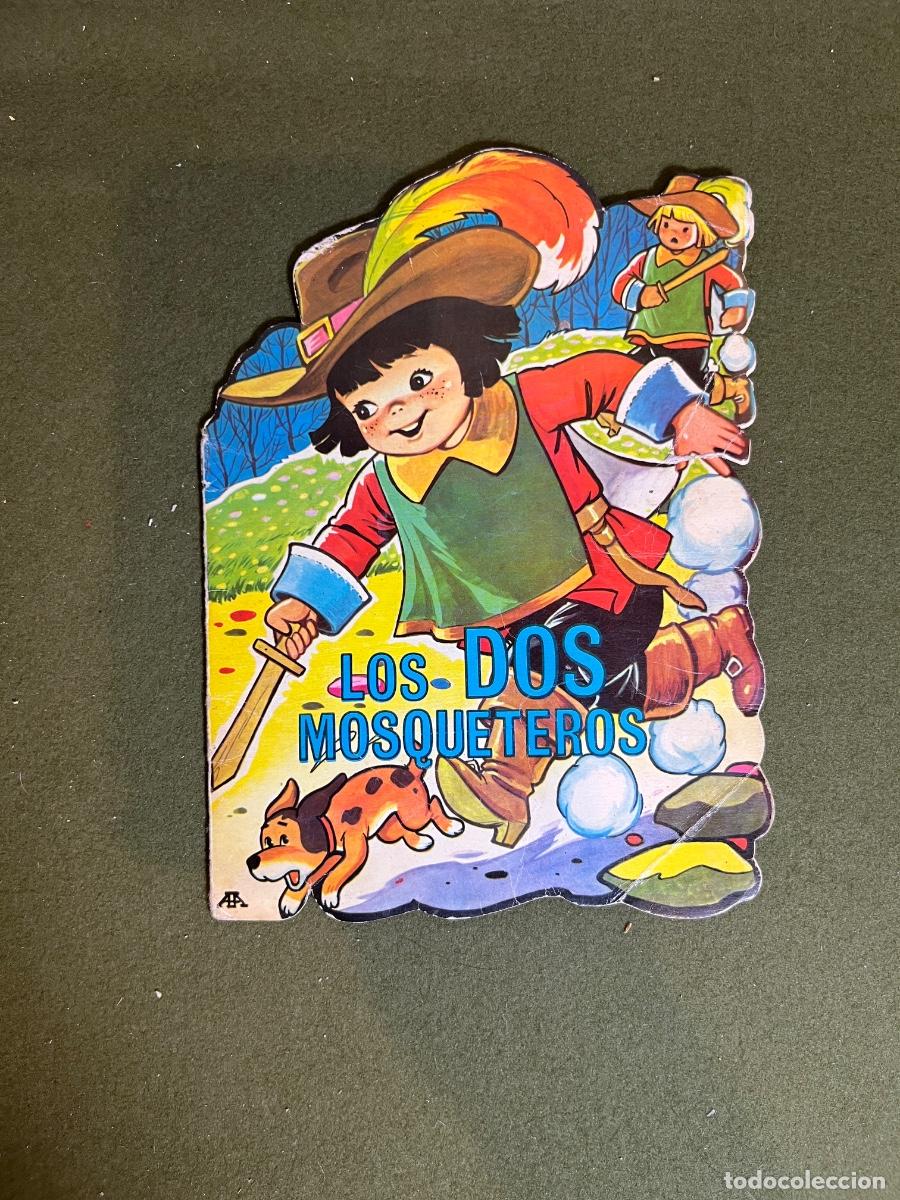 Libri di seconda mano: Los Dos Mosqueteros Cuento Troquelado Toray 1970 Antonio Ayn&eacute; Eugenio Sotillos Vintage