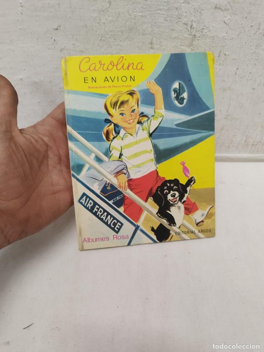 Libros de segunda mano: Cuento infantil, Carolina en avi&oacute;n, parte de la colecci&oacute;n &Aacute;lbumes Rosa. Air France.