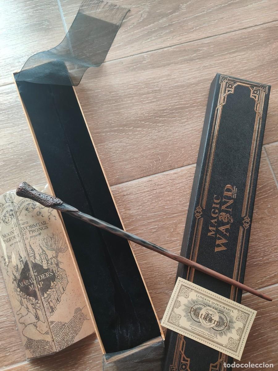 Libros de segunda mano: R&eacute;plica Varita de Harry Potter + Mapa del Merodeador (Set Colecci&oacute;n)
