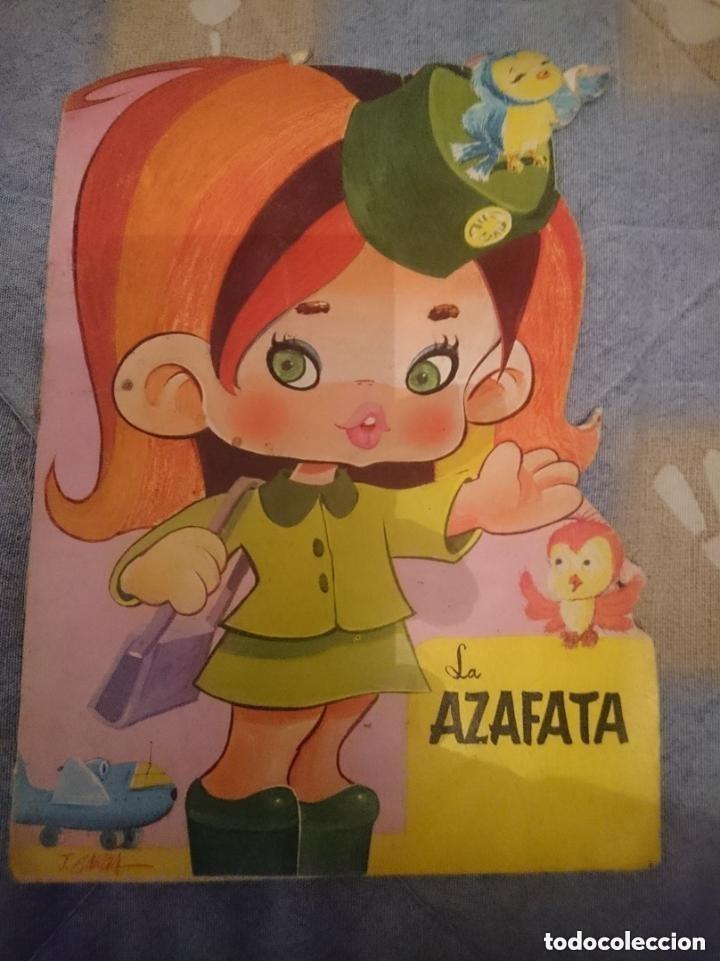 Libros de segunda mano: CUENTO TROQUELADO - LA AZAFATA