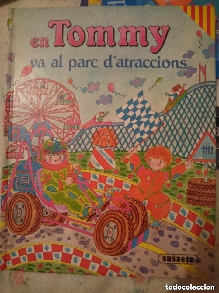 Libros de segunda mano: EN TOMMY VA AL PARC D&acute;ATRACCIONS -en catalan