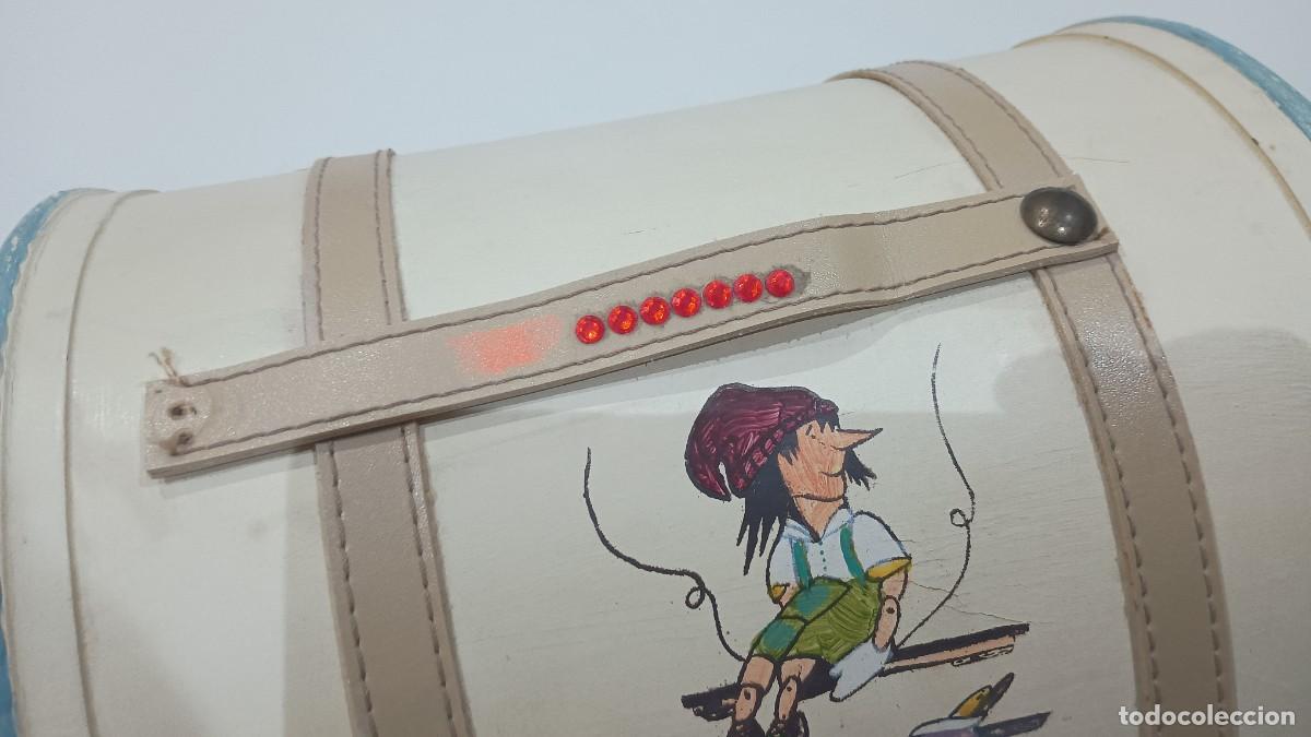 Libros de segunda mano: Ba&uacute;l con 50 Cuentos Infantiles - Foto 4