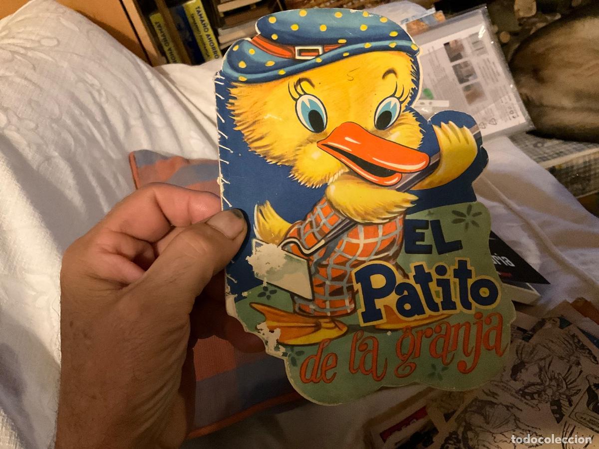 Libros de segunda mano: CUENTO TROQUELADO - EL PATITO DE LA GRANJA - EDITORIAL FHER,1971