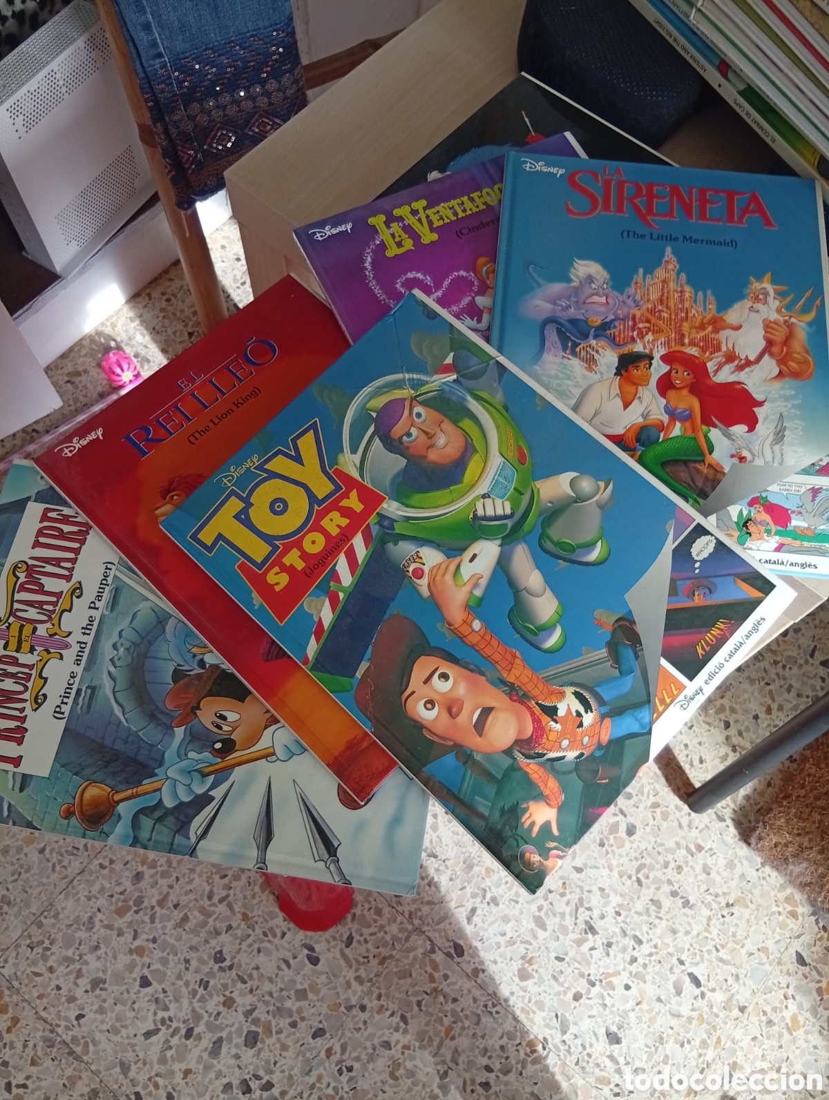 Libros de segunda mano: Lote 25 Cuentos Disney Edici&oacute; Biling&uuml;e Catal&agrave;/English - Tapa dura