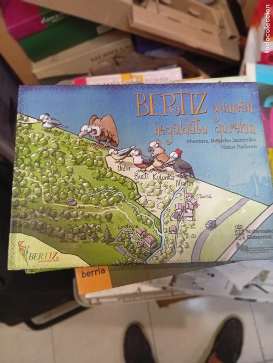 Libros de segunda mano: sobrevuela bertiz con nosotros/bertiz gainean hegaldatu gurekin una aventura en el se&ntilde;orio de Bertiz