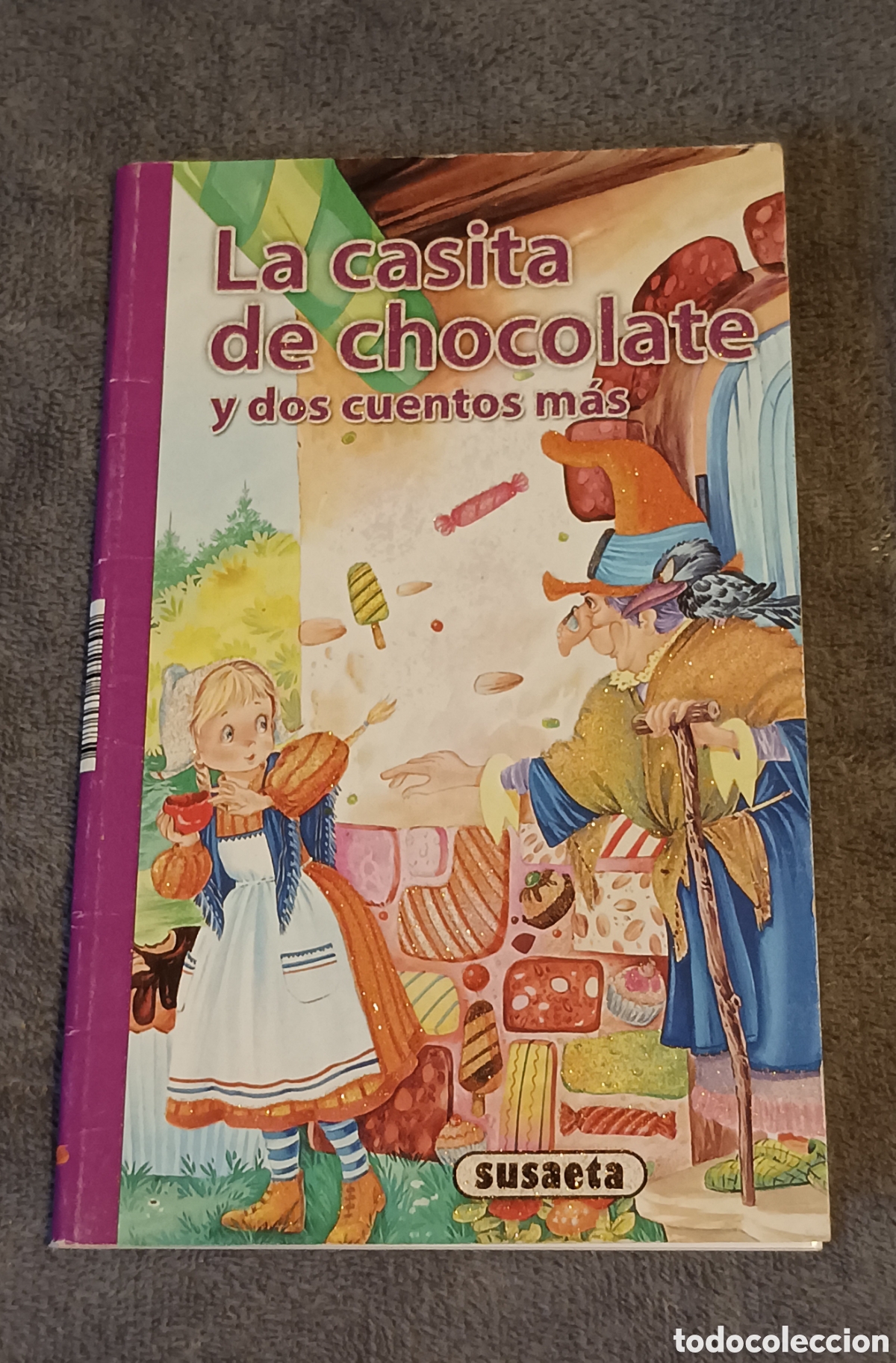 Libros de segunda mano: Cuento infantil LA CASITA DE CHOCOLATE Y 2 CUENTOS M&Aacute;S. Detalles brillantina. SUSAETA. Buen estado.